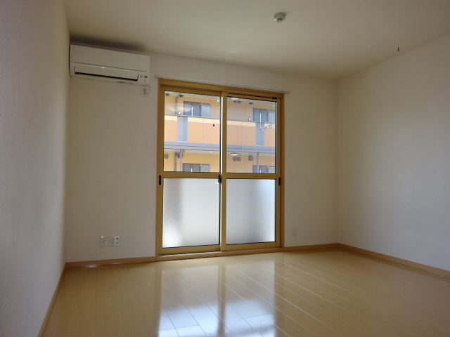 倉敷市福島のアパートの居間・リビング|洋室