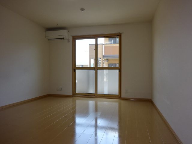 倉敷市福島のアパートの居間・リビング|洋室