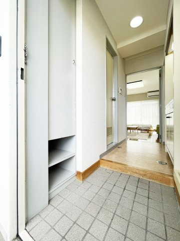 サンハイツ沖浜の玄関