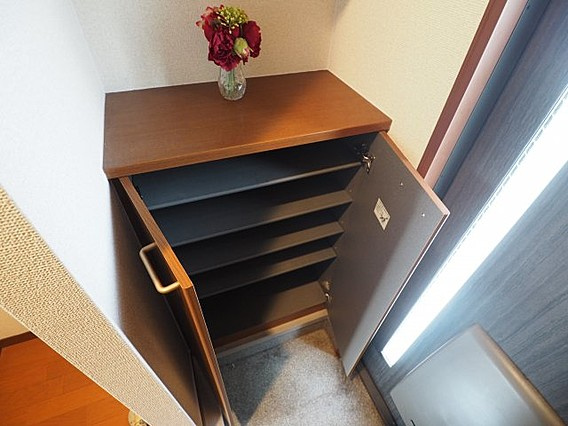 シャーメゾン本山北町の玄関