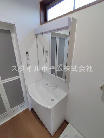 パティオ王ヶ崎町の独立洗面台