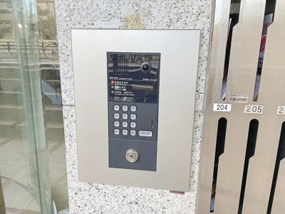 【セキュリティ】 | Ｃ－ＷＩＮＧ | 安心できるオートロック付きマンションです