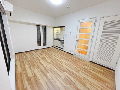 【洋室】 | Ｃ－ＷＩＮＧ | 明るいお部屋です