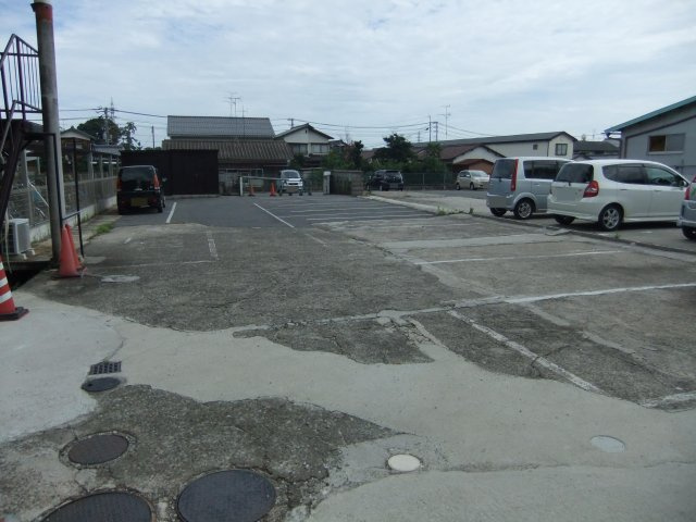 米原　庄司ビルの駐車場