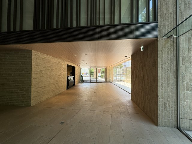 プラウド新宿御苑エンパイアのエントランス