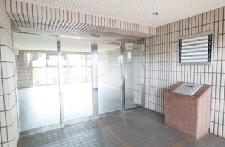 【エントランス】 | 安全に配慮されたオートロックマンションです♪室内ＴＶモニタ付インターホンで来訪者を確認できます