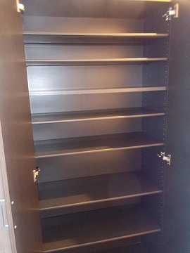 REIマンションの玄関