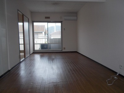 パナハイツ総社 Mの居間・リビング