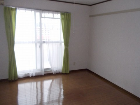 アースウエルの居間・リビング