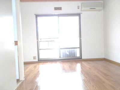 コーポ吉備路 Aの居間・リビング