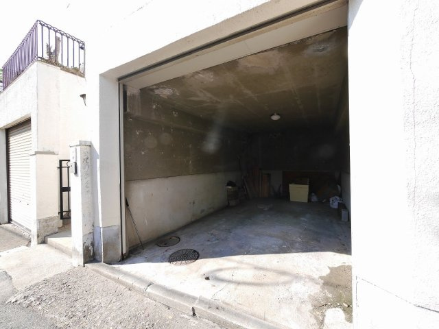 鈴蘭台西町3丁目貸家Ⅱの駐車場