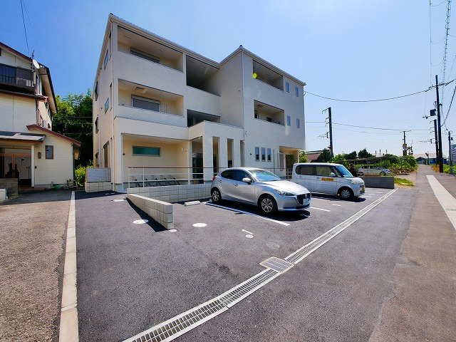 アイメゾン誓願寺の駐車場