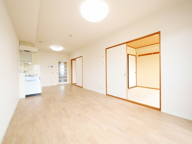 秋篠タウンハイツの居間・リビング