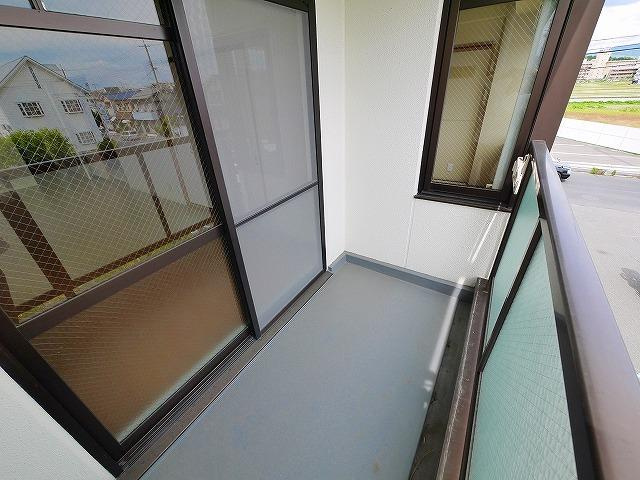 秋篠タウンハイツのバルコニー|外からの目が気にならないバルコニーで洗濯物が干せます