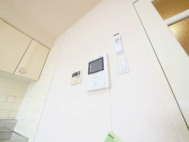 秋篠タウンハイツのセキュリティ|モニター付きインターホン