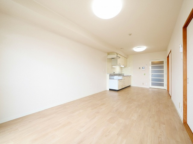 秋篠タウンハイツの居間・リビング