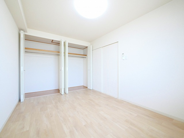 秋篠タウンハイツの寝室|ゆとりの広さです