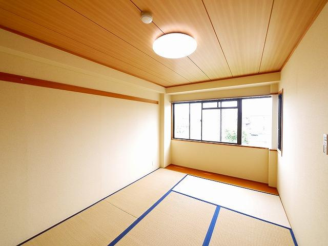 秋篠タウンハイツの和室|明るい和室です