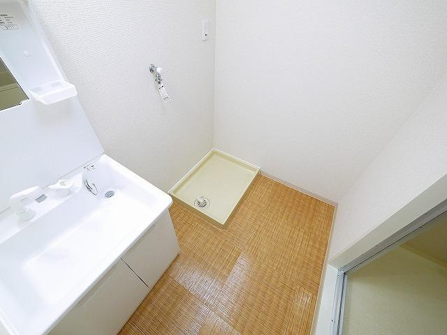 秋篠タウンハイツの洗面所|忙しい朝には欠かせない洗面所です