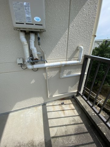 山縣アパートの設備|洗濯機置き場は室外ですが、屋根があります。