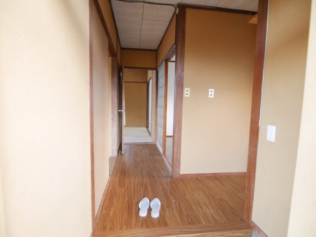 山縣アパートの玄関