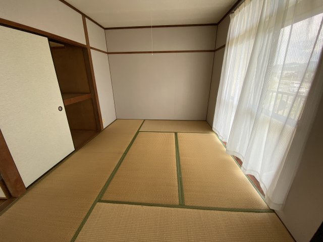 山縣アパートの和室|6帖の和室。