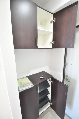 大阪市都島区都島本通４丁目の賃貸マンションの玄関