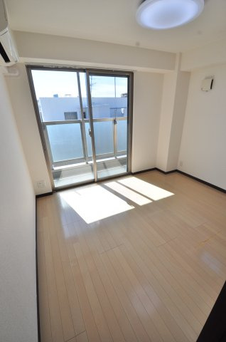 大阪市都島区都島本通４丁目の賃貸マンションの洋室
