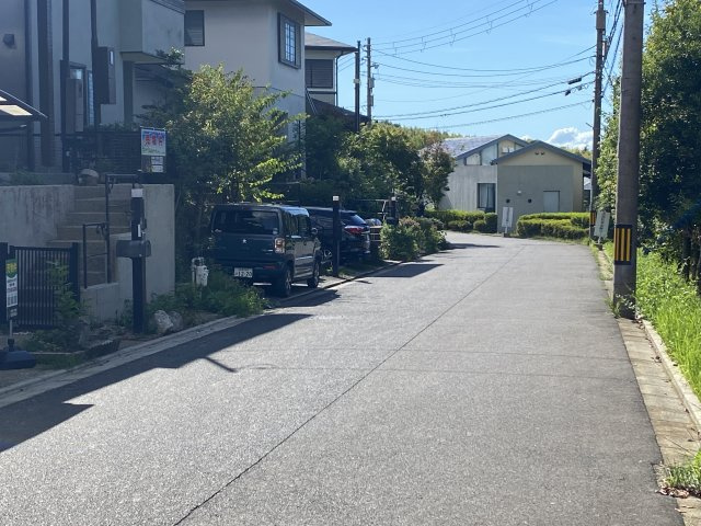 木津川市州見台　中古戸建の前面道路含む現地写真|前面道路含む現地写真です