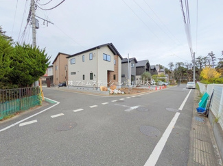 【前面道路含む現地写真】