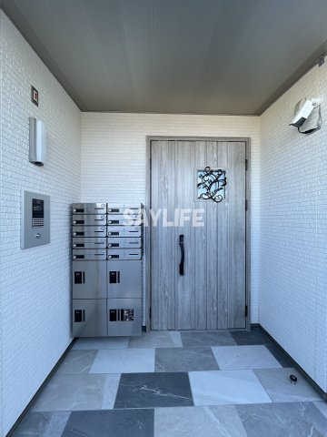 クリエオーレ東石切町のエントランス