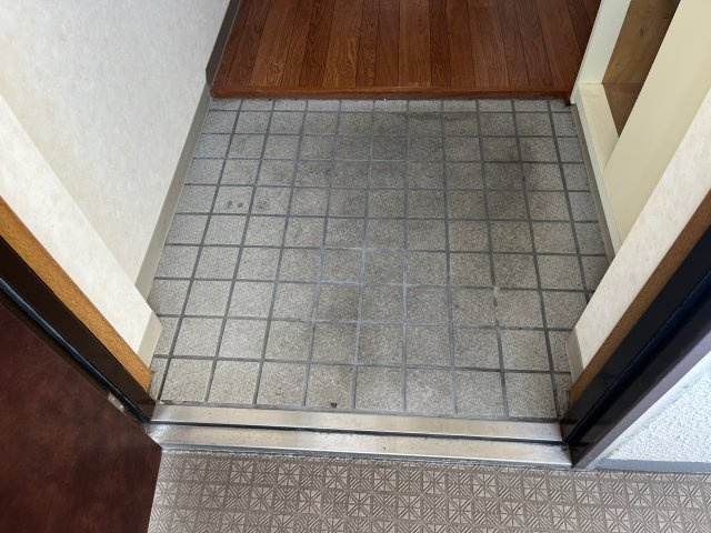 グランドゥール春日の玄関