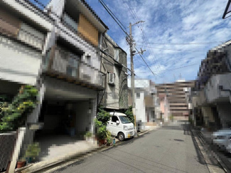 【前面道路含む現地写真】 | 吹き抜けがあるので１階にも日差しが届きますね