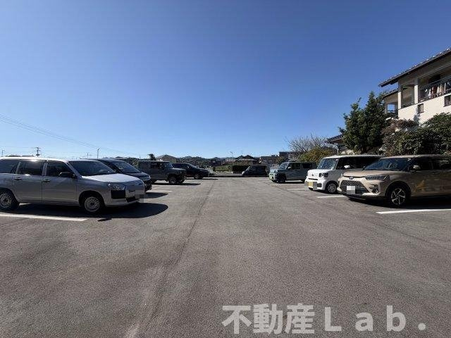 ラルーチェ松橋駅前の駐車場
