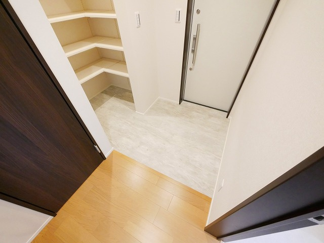 アイメゾン誓願寺の玄関|収納もある玄関です