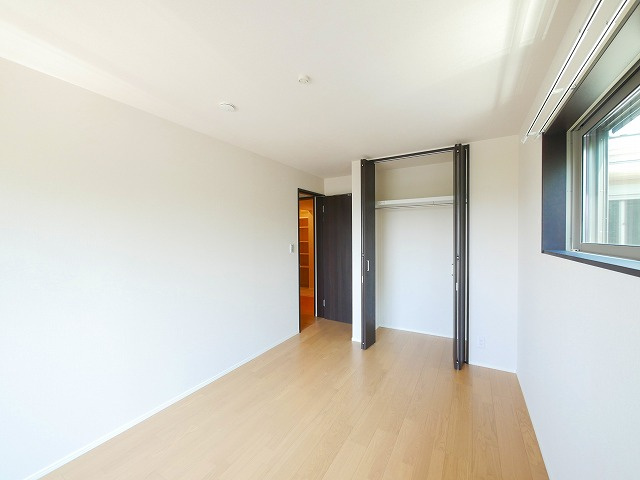 アイメゾン誓願寺の洋室|使い勝手のいい洋室です