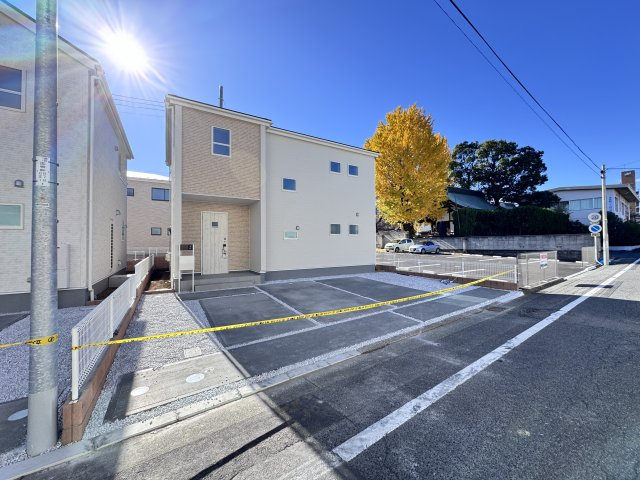 新築　前橋市住吉町　Livele Garden.S　1号棟の駐車場|現地写真　駐車スペースは2台分可能です！					

