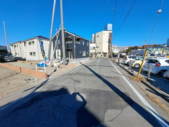 新築　前橋市住吉町　Livele Garden.S　4号棟の前面道路含む現地写真|現地写真　東側接道幅員約4ｍ	