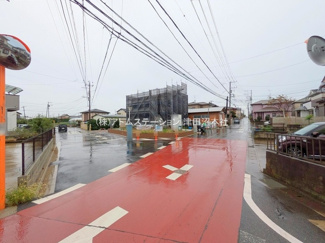 【前面道路含む現地写真】