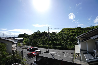 【展望】 | 【上質リノベ】サンシティ廿日市 | 【四季を感じる】
四季の移ろい・爽やかな青空や風を感じられ
自然を愉しめるパノラマビュー。
毎日の暮らしに余裕を感じさせてくれる、
遮る物の無い開放的な眺望を是非、ご堪能ください。