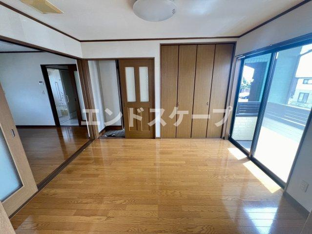 キャッスル飯塚Bの居間・リビング|高崎、前橋、伊勢崎エリアのお部屋探しはエンドスケープまで！お客様の理想お聞かせ下さい♪