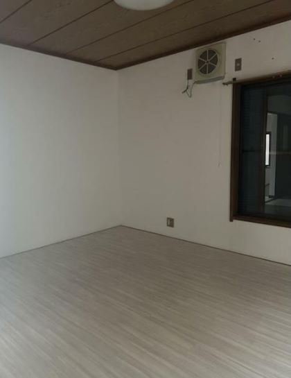 【中古】川越市古市場ガレージ付中古住宅の洋室|落ち着いた色調の洋室です