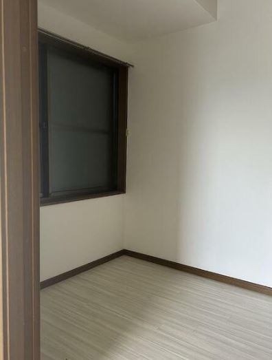 【中古】川越市古市場ガレージ付中古住宅の洋室|落ち着いた色調の洋室です