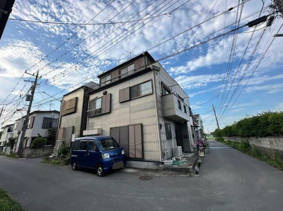 【中古】川越市古市場ガレージ付中古住宅の外観|バイクガレージ付物件！
駐車場は近隣にあります！