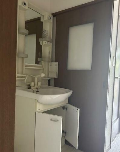 【中古】川越市古市場ガレージ付中古住宅の独立洗面台|独立洗面化粧台が付いています