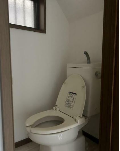 【中古】川越市古市場ガレージ付中古住宅のトイレ|落ち着いた色調のトイレです