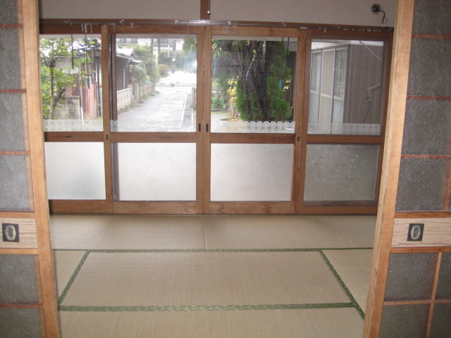 道祖町貸家の和室|６帖の和室です。