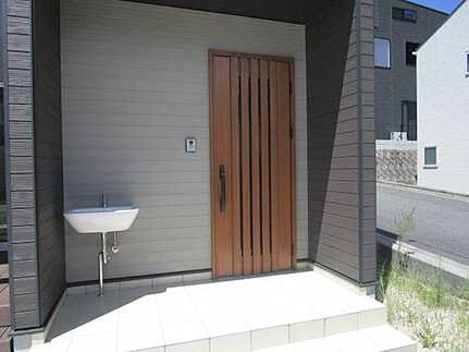 広島市安佐南区山本新町４丁目　中古一戸建て（JS）の玄関