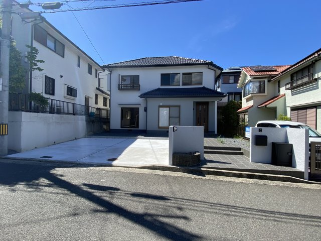 花住坂　リノベーション住宅の外観|きれいな外観です