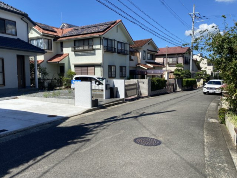 花住坂　リノベーション住宅の前面道路含む現地写真|前面道路含む現地写真です